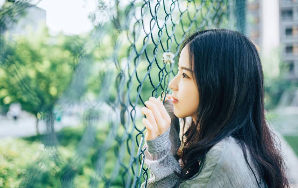 “除了他，还能有谁……”说到一半，夏侯惇突然反应过来，面色难看的看向曹操。